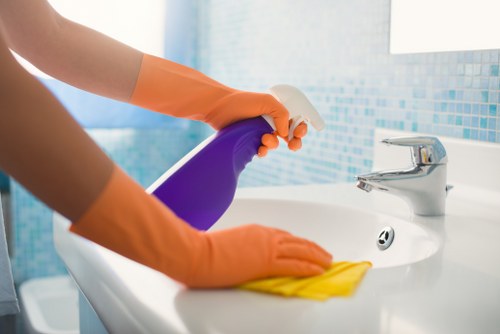 Steam or low-moisture curtain cleaning process